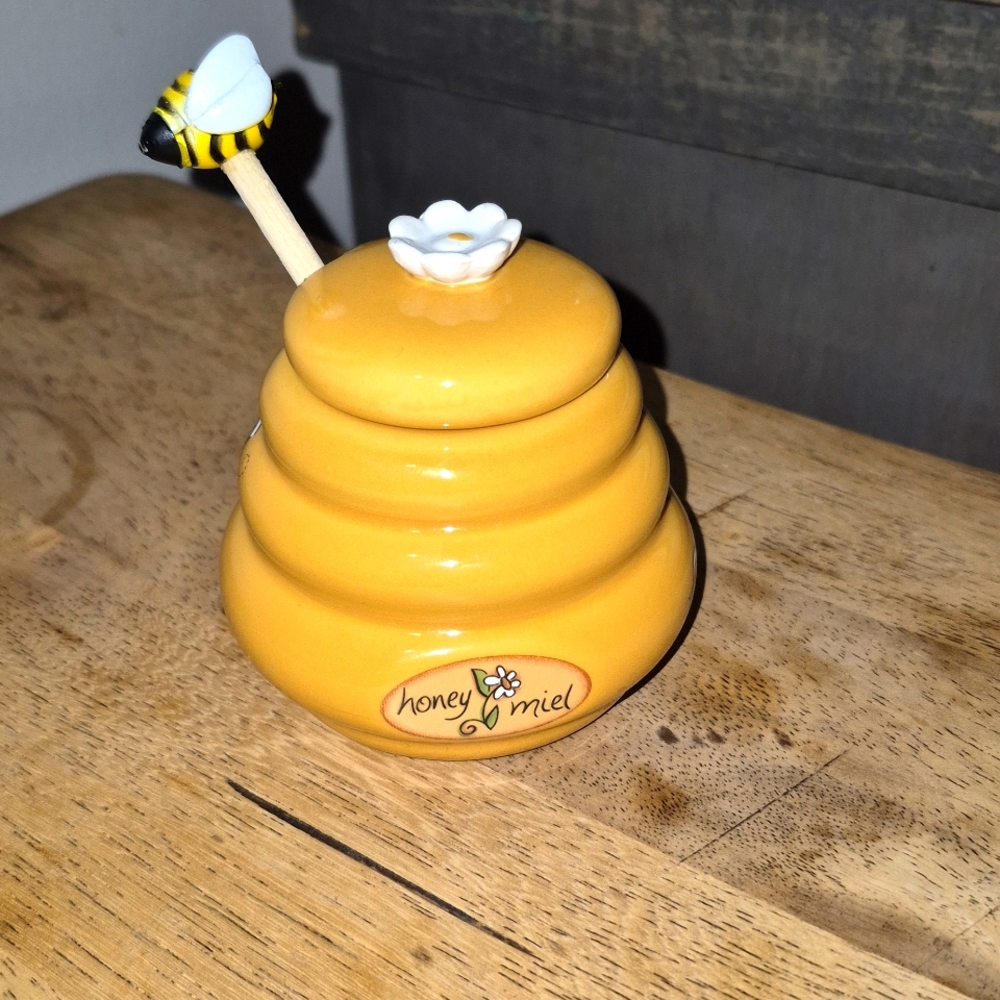 Joie Ceramic Beehive Honey Pot With Wood Mini Dipper